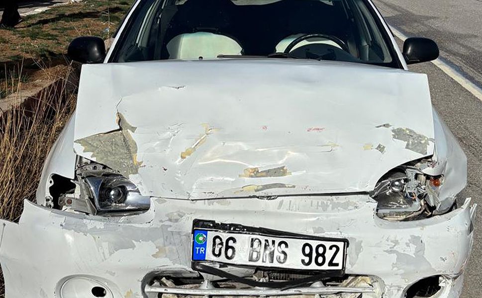 Kırıkkale-Çorum yolunda iki otomobil çarpıştı: 3 yaralı