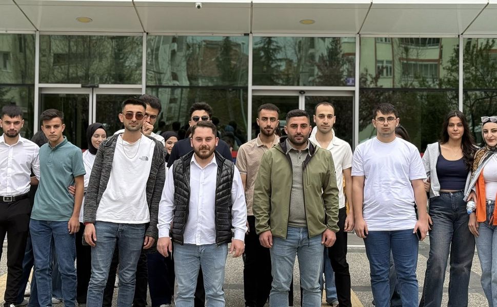 Bowling ve buz pateniyle stresi attılar! Gençlerden Başkan Onur Civan’a teşekkür