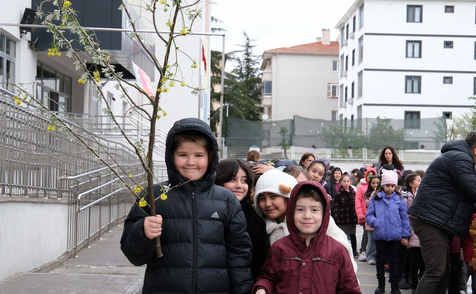 Asırlık gelenek yaşatılıyor! Çocukların çiğdem aşı sevinci