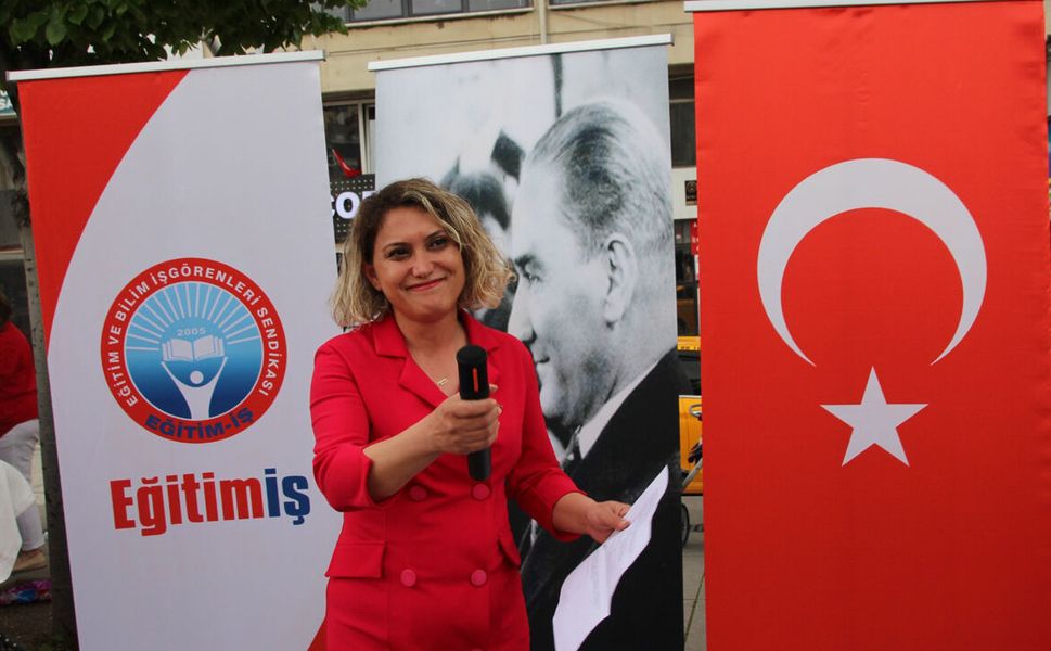“Atatürk’ün izinde gençlerimizin yanındayız”