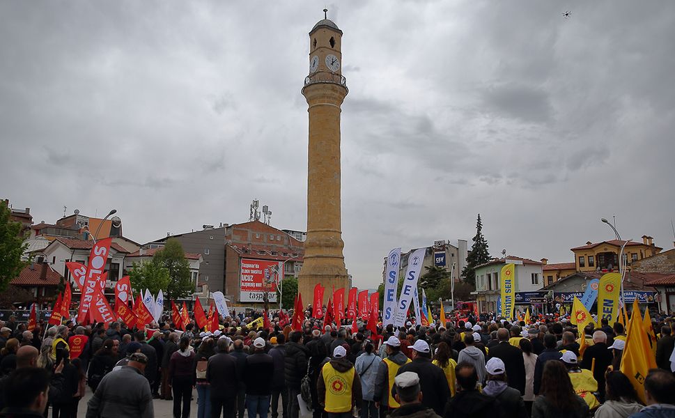1 Mayıs’ta Çorum’da Bayram Coşkusu: Yürüyüşe Katılım Yoğun Oldu
