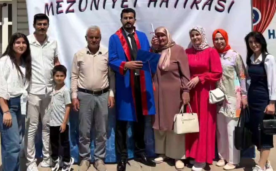 Gündüz hastanede, akşam fakültede: Hemşire olarak görev yapıyordu, şimdi avukat oldu