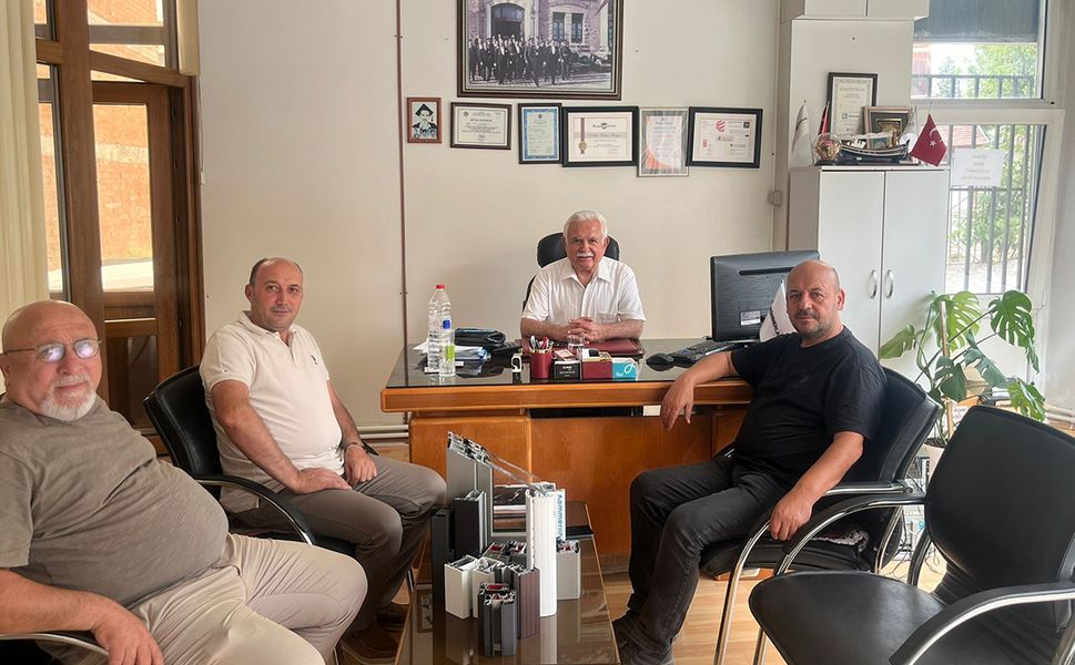 CHP’li yöneticilerden Sadık Yıldırım’a taziye ziyareti