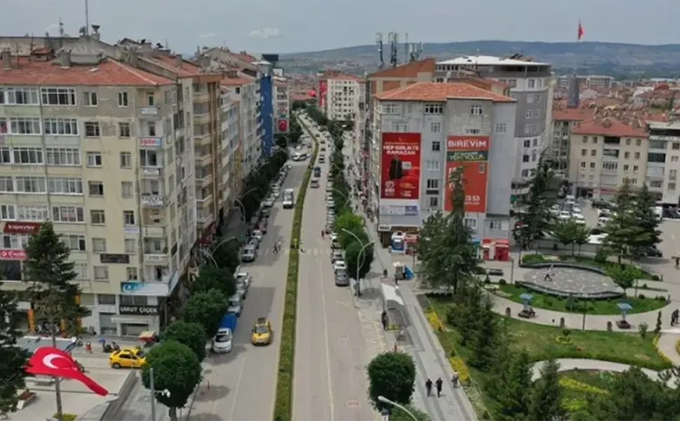 Çorum’da trafiğe nefes aldıracak süreli park uygulaması başladı