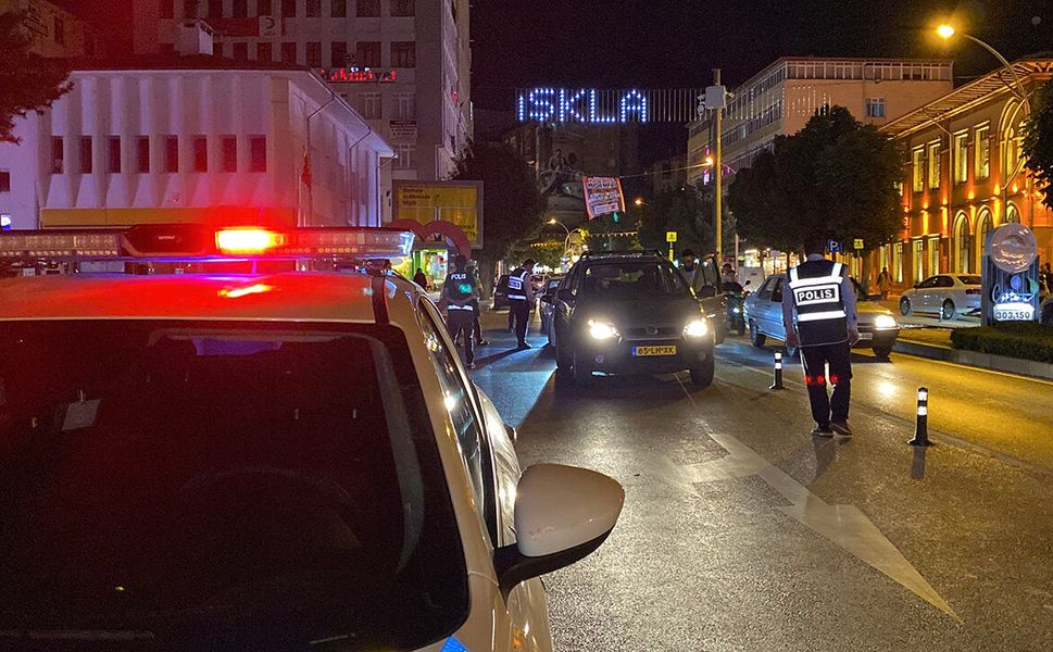 Çorum emniyetinden kent genelinde dev operasyon: Binlerce kişi sorgulandı