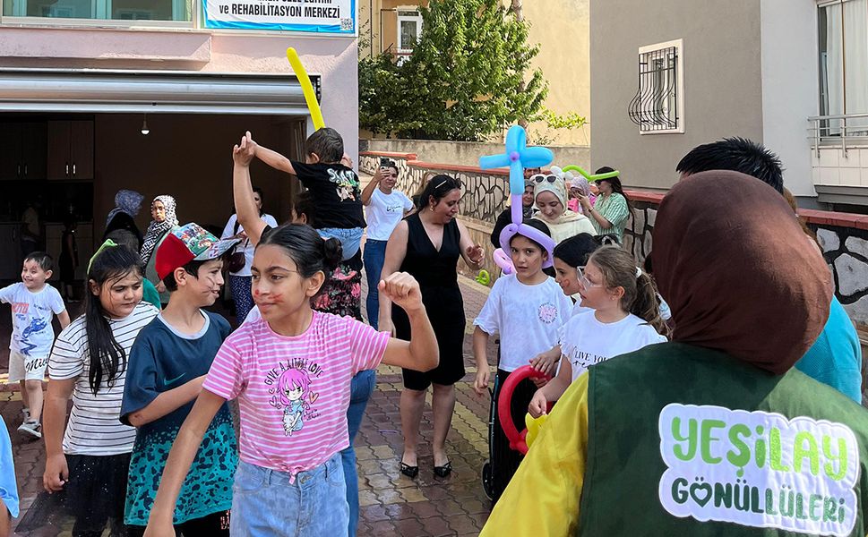 Çorum’da renkli etkinlik: Çocuklara ekran yerine oyunla farkındalık eğitimi