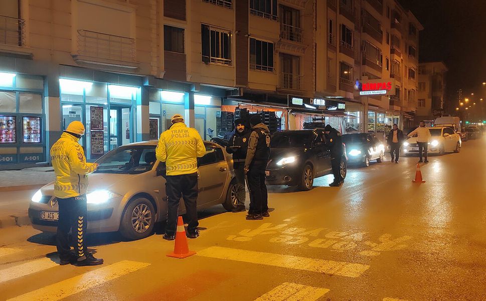 Çorum’da polisin dikkatinden kaçamadılar: Emniyetten kaçan 19 kişi için yolun sonu