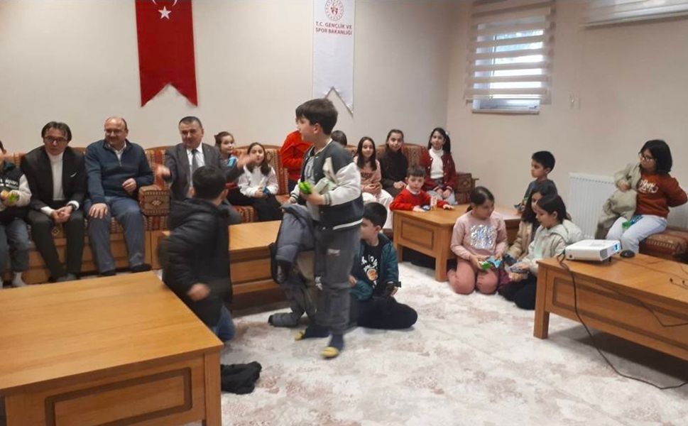 Berat Kandili’nde Alaca’da çocuklarla bir araya geldiler