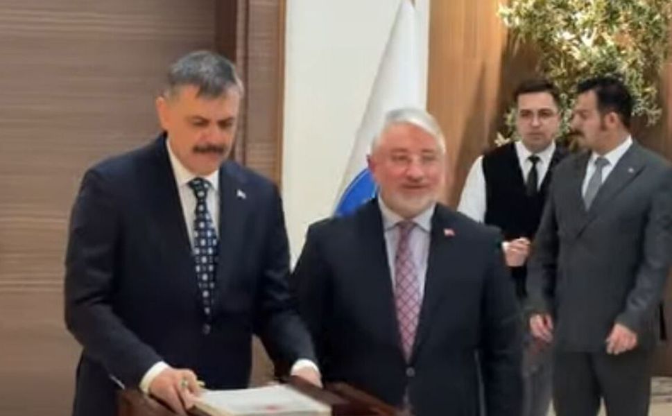 Bakan Çiftçi Çorum Belediyesi’ni ziyaret etti