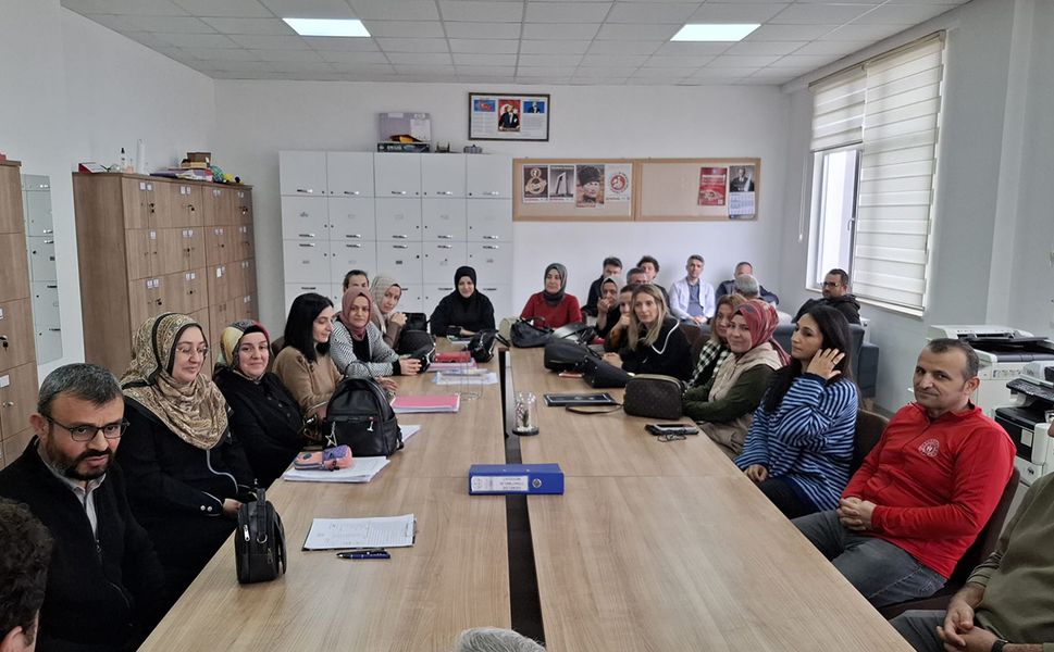 Çağlar'dan Necip Fazıl Kısakürek Ortaokulu’na ziyaret