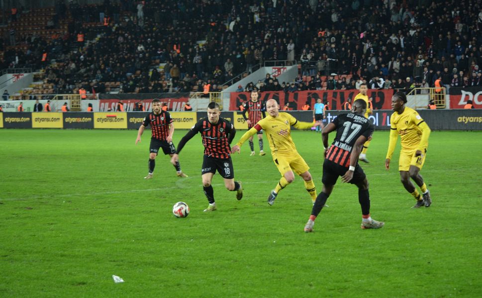Çorum FK evinde 3 golle yıkıldı