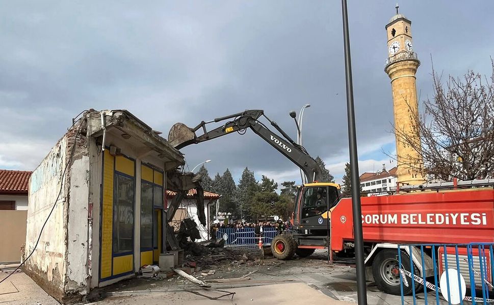 Tarihi Çorum Meydanı’nda son engel kaldırıldı