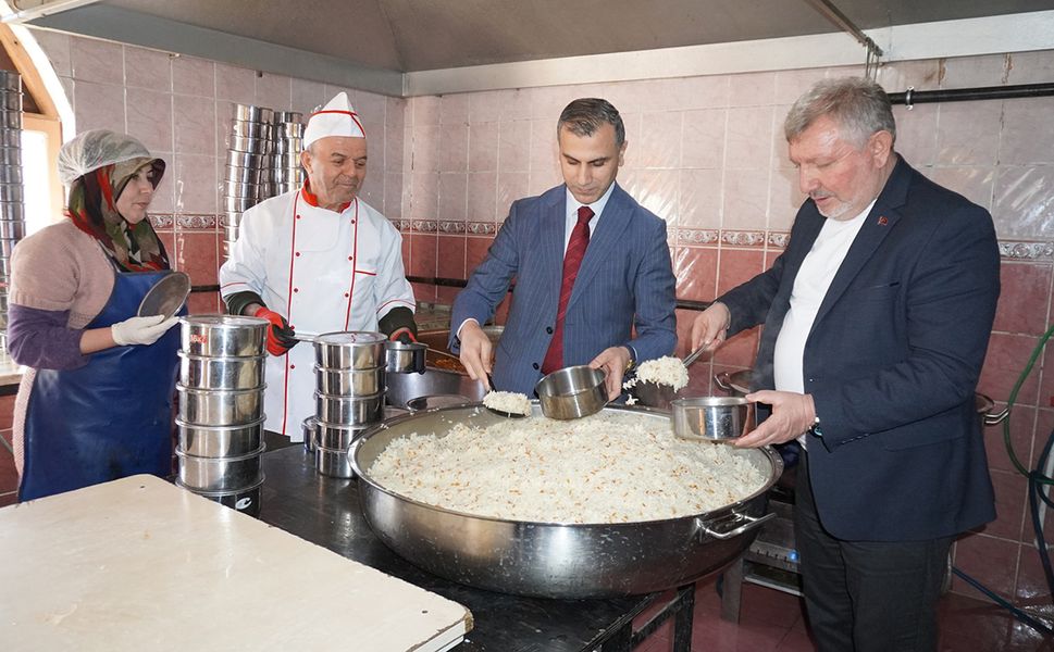 Osmancık’ta her gün 1500 kişiye sıcak yemek