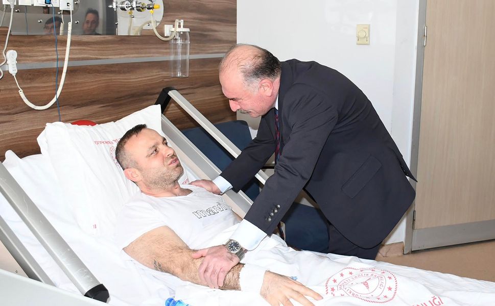 Vali Çalgan, yaralı personelleri yalnız bırakmadı