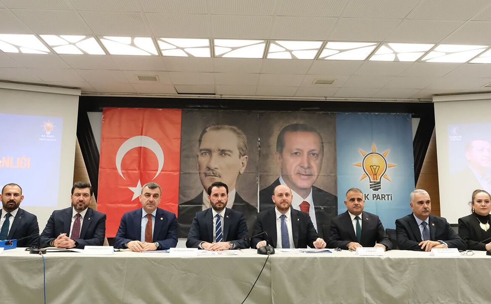 Çorum'da AK Parti'den Özgür Özel'e tepki: Balıklar korkuyor diye tesis mi kapatılır?