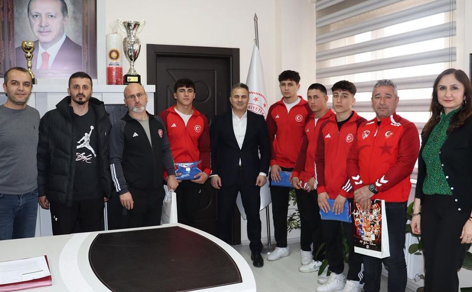 Çorumlu genç güreşçiler, İstanbul ve Kocaeli'de minderi rakiplerine dar etti