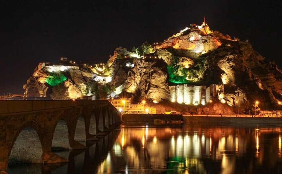 Osmancık’ın tarihi mirası gece ışıklarıyla büyülüyor