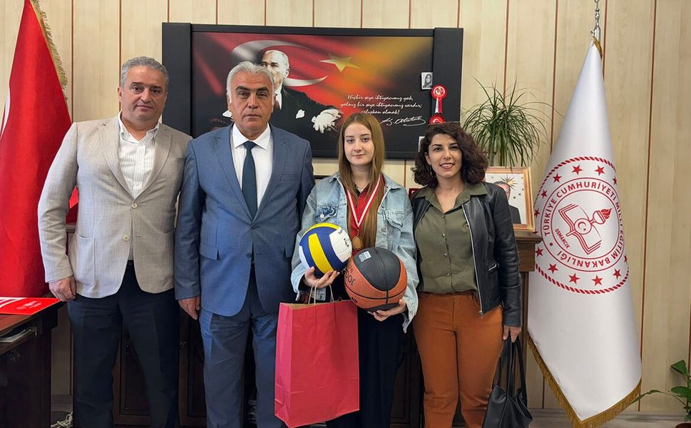 Medine Efnan Topçuer il birincisi oldu: Ödüllendirildi