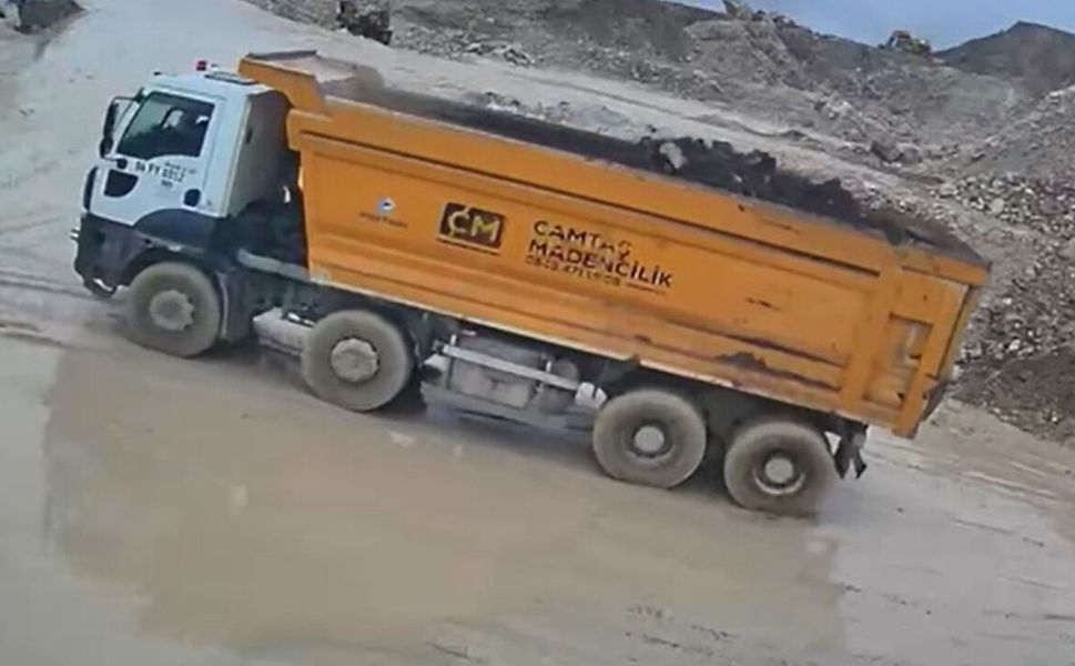 1 işçi yaşamını yitirmişti: Kamyonun devrilme anı güvenlik kamerasında