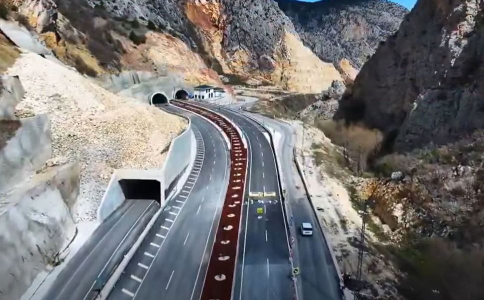 Kaymakamlık bu video ile paylaştı: Açılışı yapılıyor