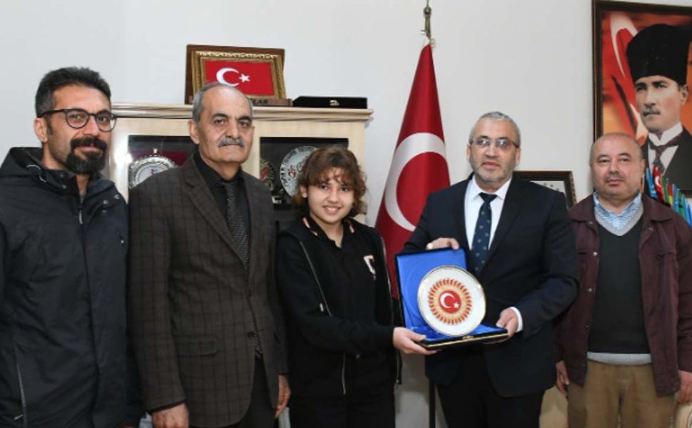 Çorum’u temsil Miray Yağmur Dölek Cemil Çağlar’ı ziyaret etti