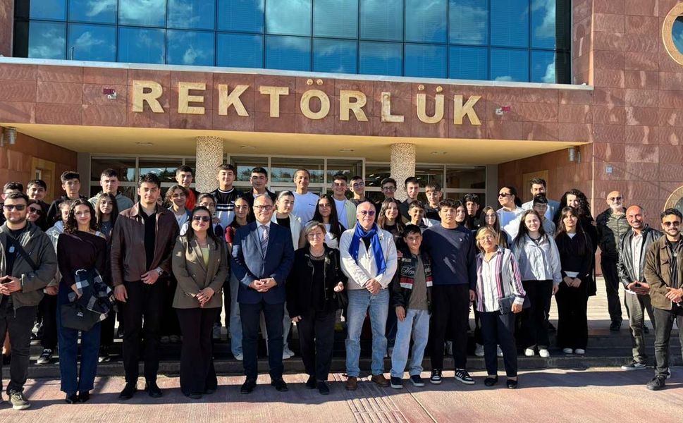 Atatürkçü Düşünce Topluluğu, ortaokul öğrencilerini kampüste ağırladı