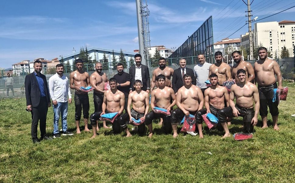 Demirkıran’dan yağlı güreşçilere destek ziyareti
