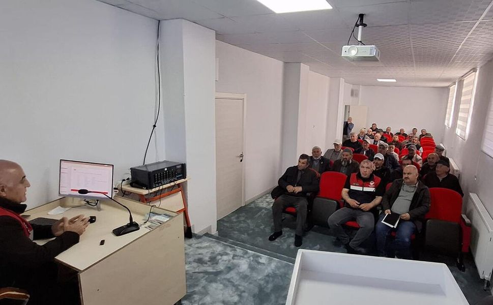 Mecitözü’nde çiftçilere B-Reçete eğitimi verildi