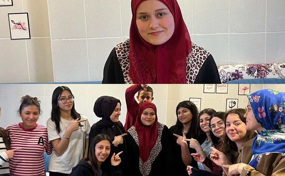 Üniversiteli genç kız Kur’an-ı Kerim’i hatmetti