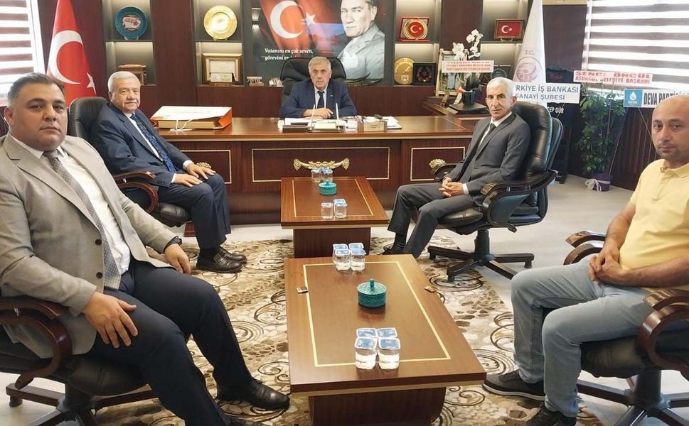 İskilip heyeti ve Ziraat Bankası Şube Müdürü’nden Recep Gür’e hayırlı olsun ziyareti