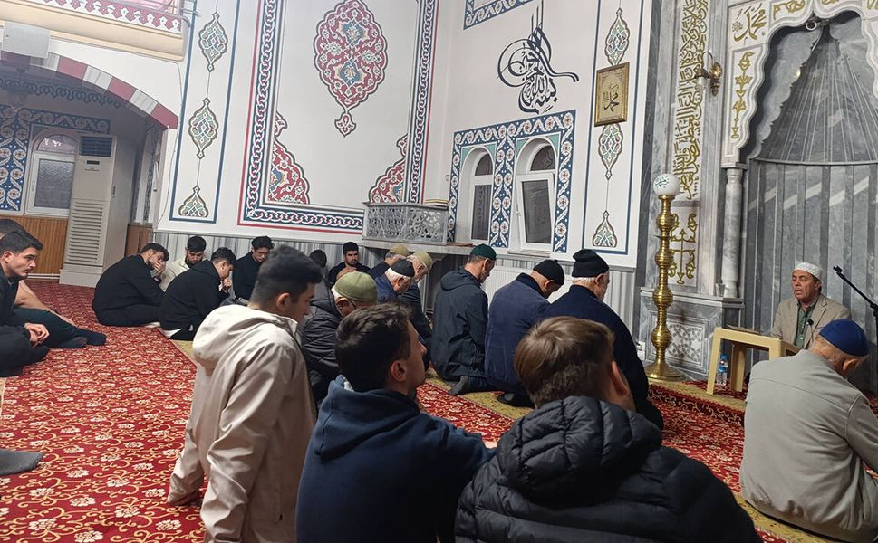 Osmancık’ta KYK’lı gençler sabah namazında buluştu