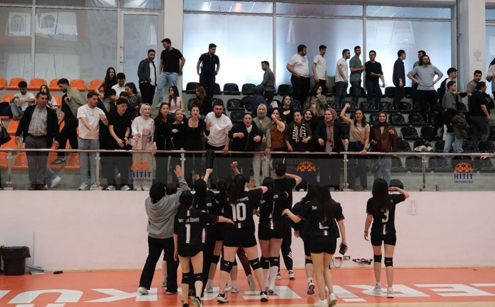 Voleybolun şampiyonu Osmancık MYO oldu