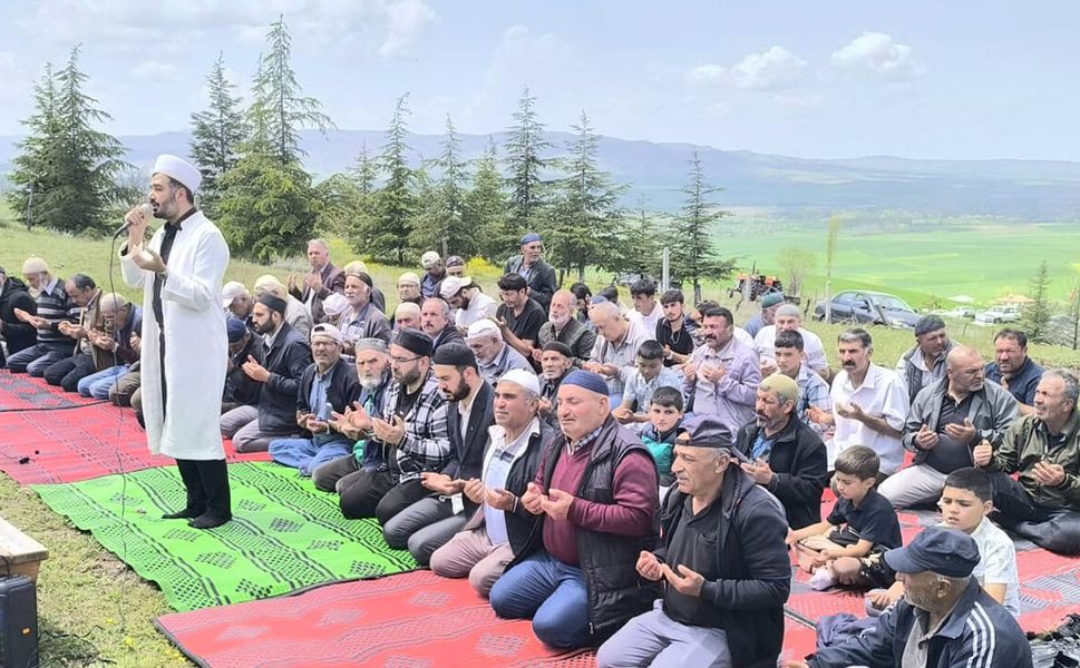 Boğazkale’de yağmur ve şükür duasında eller semaya açıldı