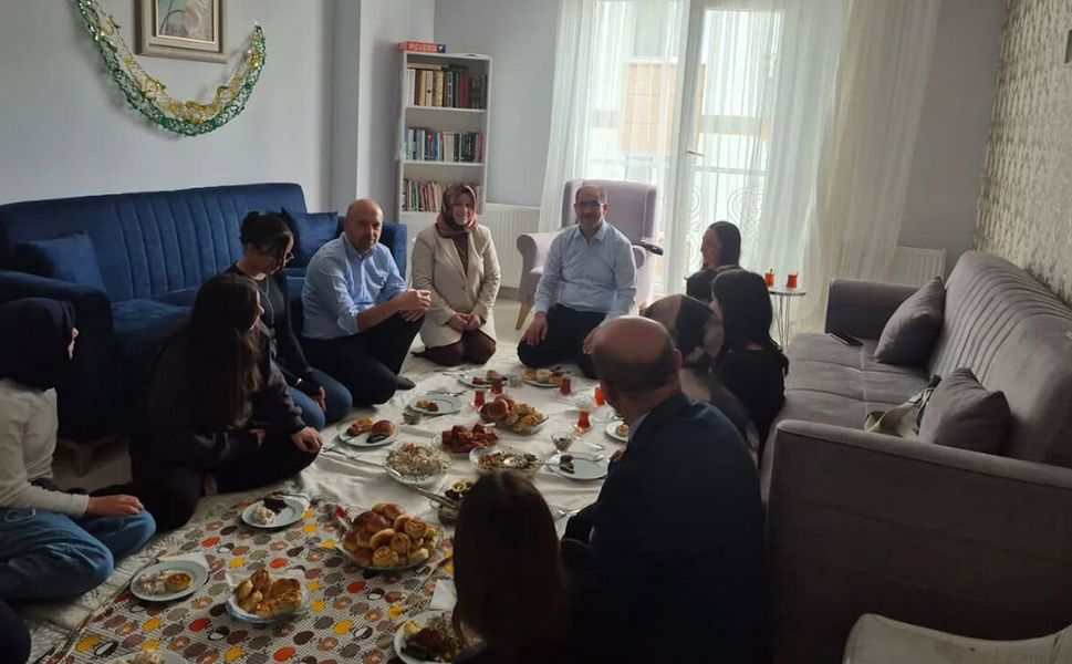 Çocuk Evleri Koordinasyon Merkezi’nde doğum günü sürprizi