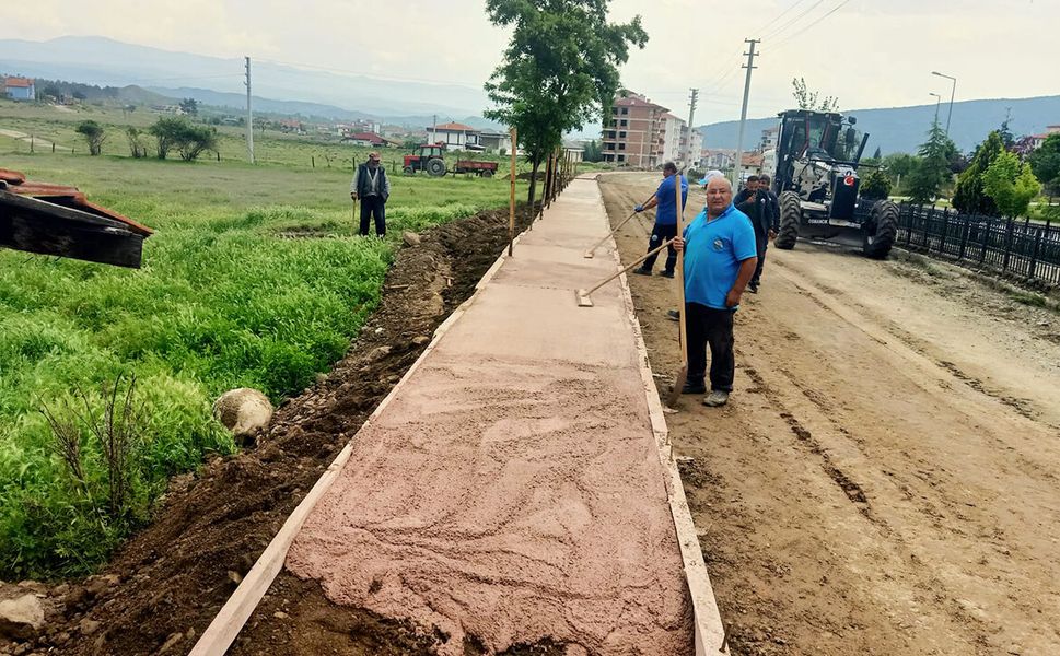 Şenyurt Mahallesi’nde yol genişletme çalışmaları sürüyor
