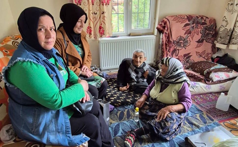 AK Parti İskilip Kadın Kolları’ndan özel bireylere ziyaret