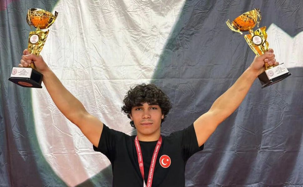 Tahtasız Türkiye Şampiyonu Hüseyin Umut Çiğdem’i kutladı