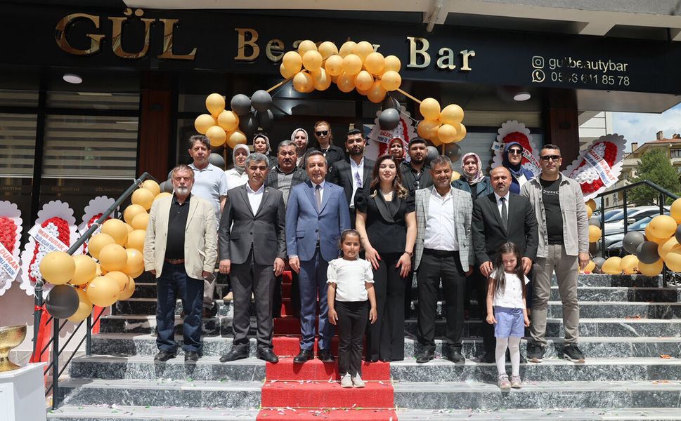 Sungurlu’da Belediye Başkanı Muhsin Dere açılışa katıldı