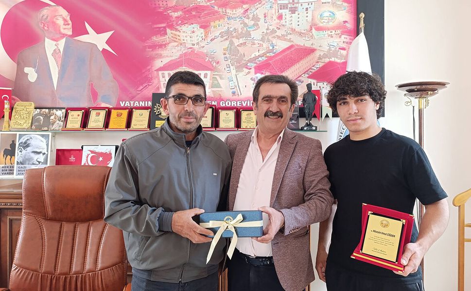 Türkiye şampiyonu sporcu Mecitözü Belediyesi’nde ağırlandı