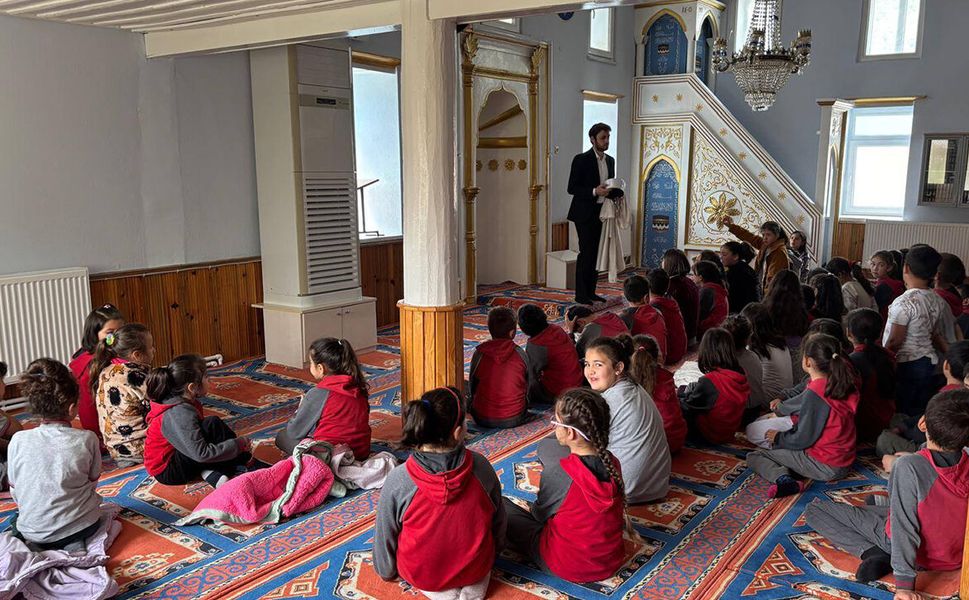 Oğuzlar’da öğrenciler camide bir araya geldi