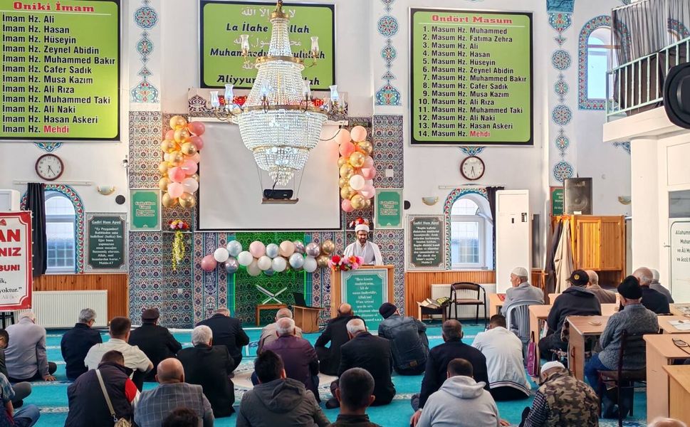 Çorumlu Aleviler Kurban Bayramı namazını Ehli Beyt Camii’nde eda etti