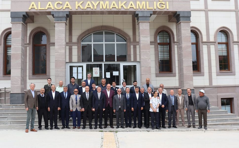 Alaca Protokolü halkla bayramlaştı
