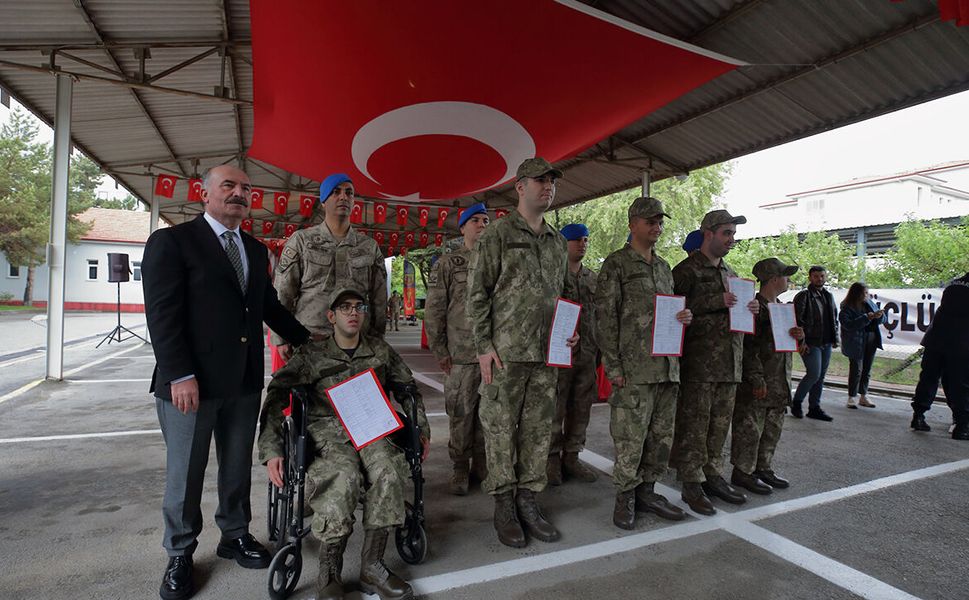 Çorum'da engelliler bir günlük temsili askerlik yaptı