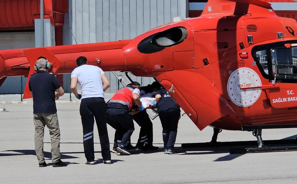 Çorum’da ambulans helikopter 2 yaşındaki çocuk için havalandı