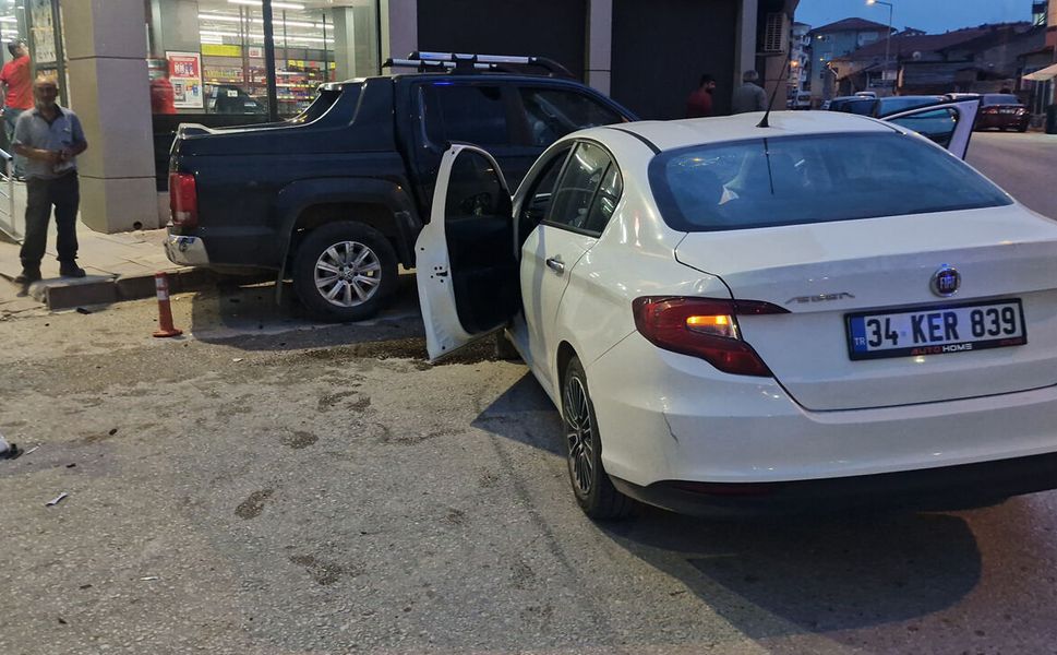 Çorum’da korkutan zincirleme kaza! Alkollü sürücünün çarpma anı kameraya yansıdı
