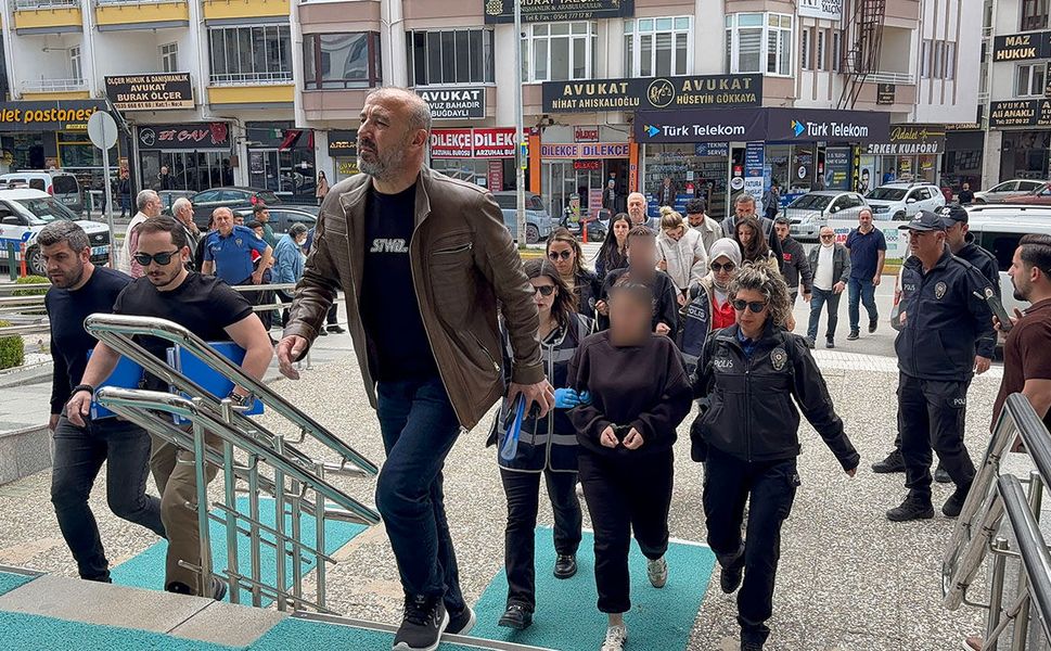 Müşterilerinin adına kredi çeken şebeke çökertildi
