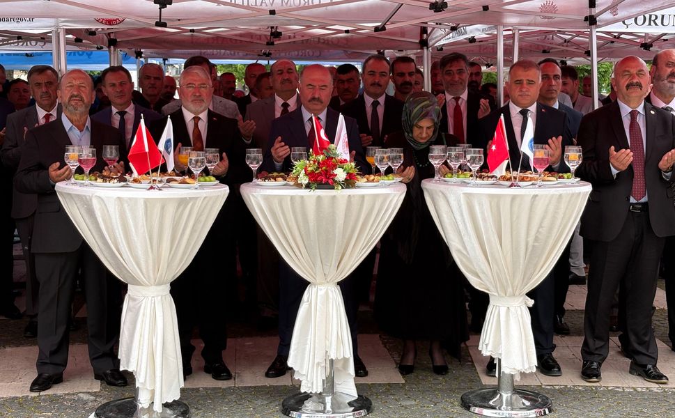 Çorum’da bayramlaşma programına yoğun katılım