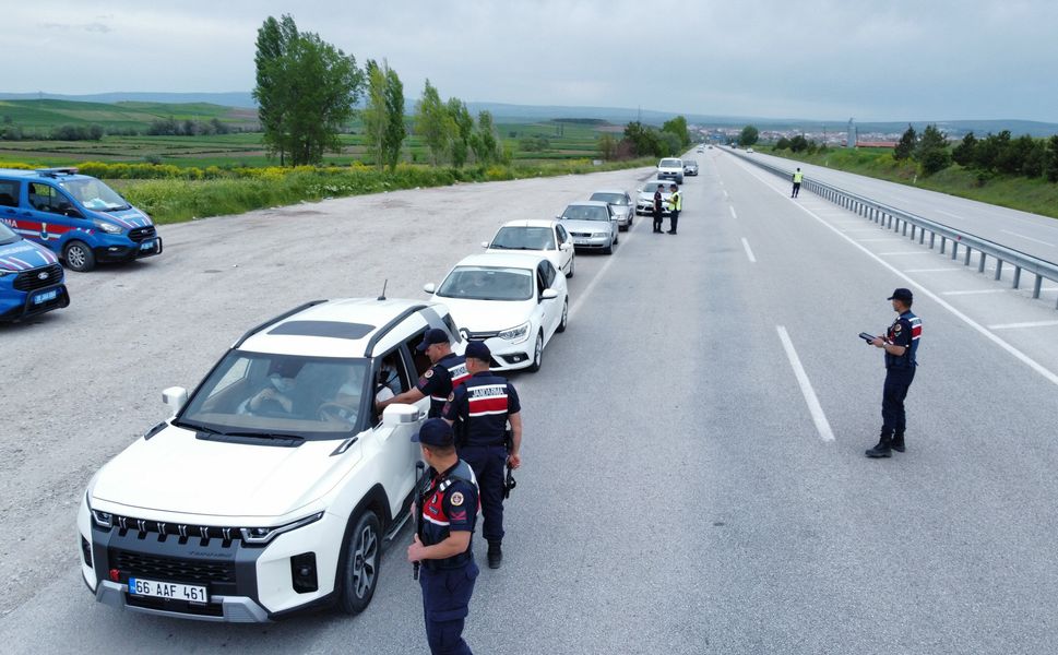 Alaca’da jandarma ekiplerinden sıkı bayram denetimi