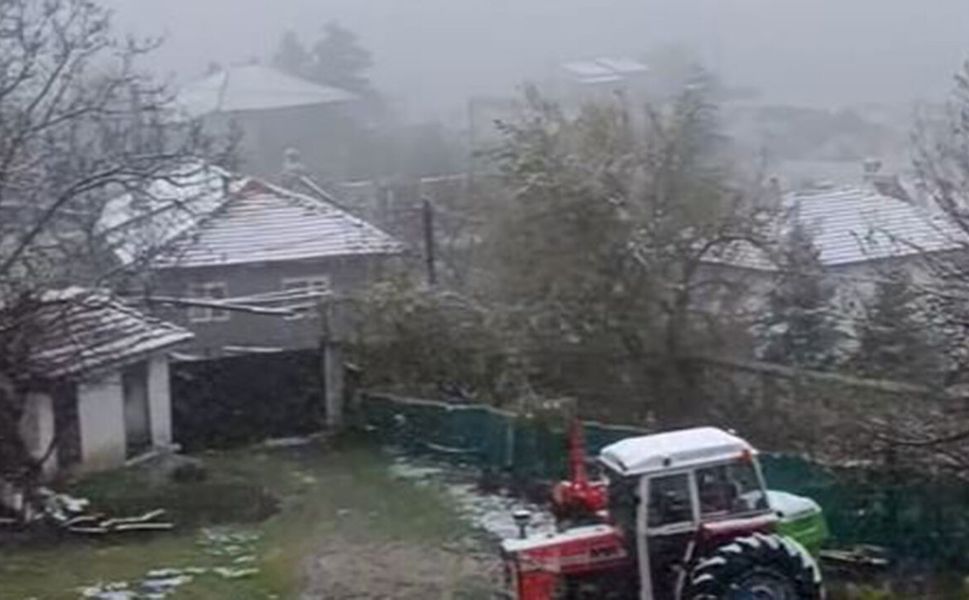 Çorum'un bu köyünde kar yağışı etkisini sürdürüyor