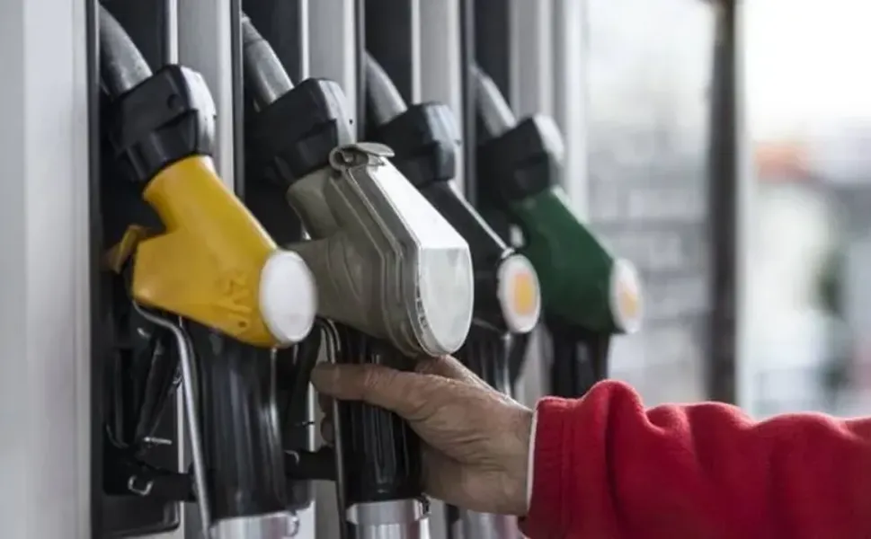 Benzin ve motorine indirim geliyor: Pompa fiyatları değişecek